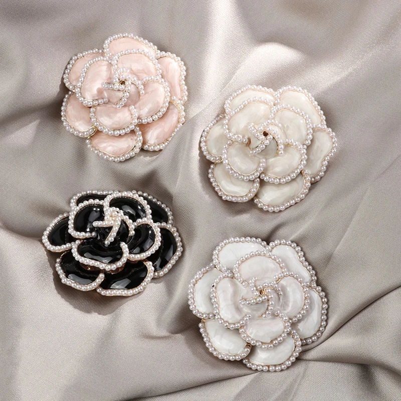 

Camellia Flower Pearl Brooch Pins Plant Brooches for Women Dressing Decoration Fashion Exquisite Flower Jewelry Modern Girl Gift