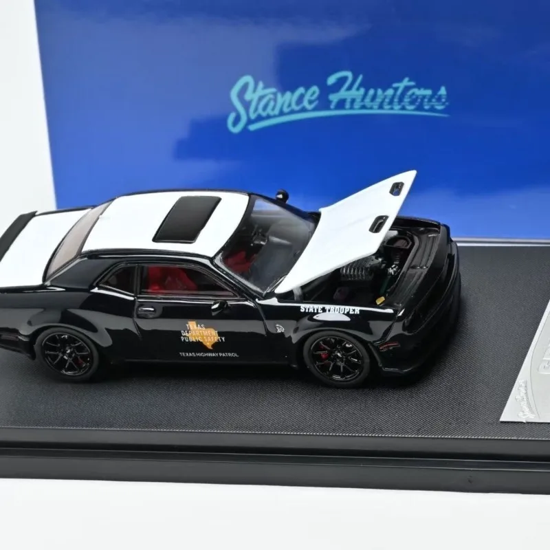 Фото Модель автомобиля Stance Hunters 1/64 Dodge Challenger Hellcat из сплава - Коллекционный предмет - Декор для взрослых - Подарок для мальчика №2