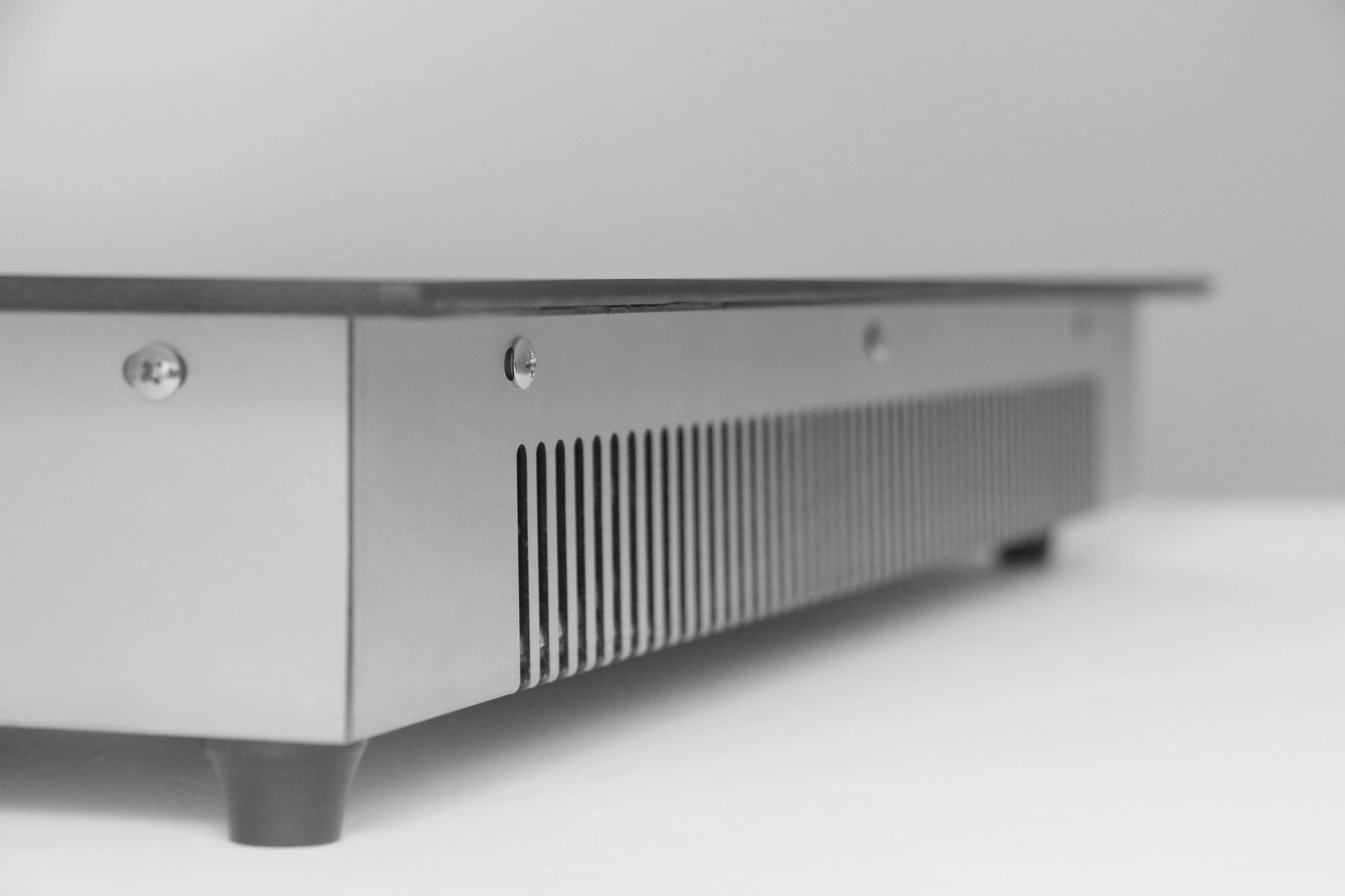 Индукционная плита с двумя горелками и приводом на половину моста