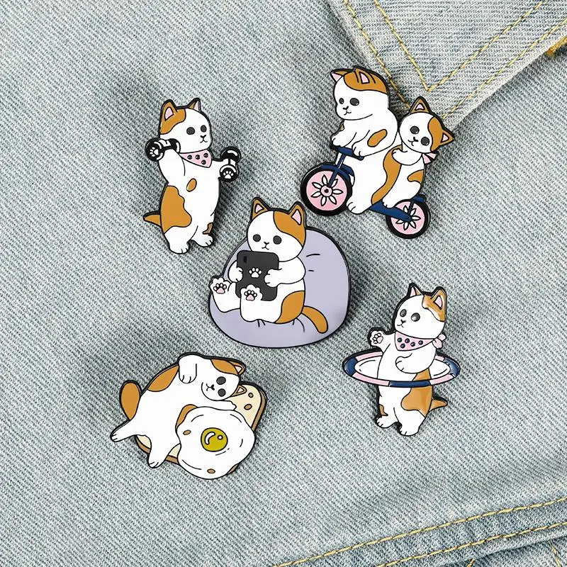 10 шт./лот забавные кошки эмалированная булавка на заказ кошка яйцо велосипед