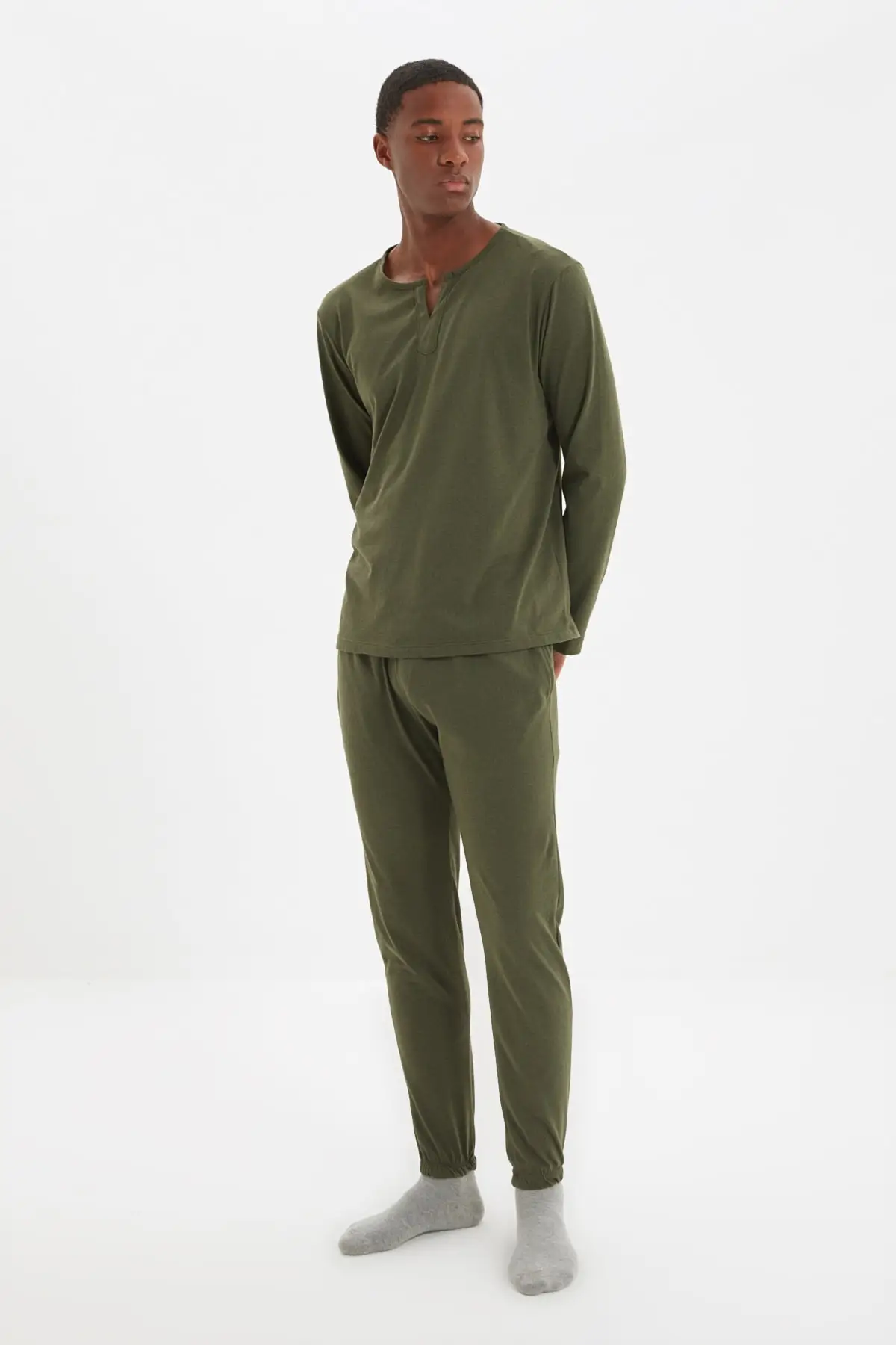 

Trendyol Male Regular Fit Cut V-Neck Pajamas set THMAW22PT0449