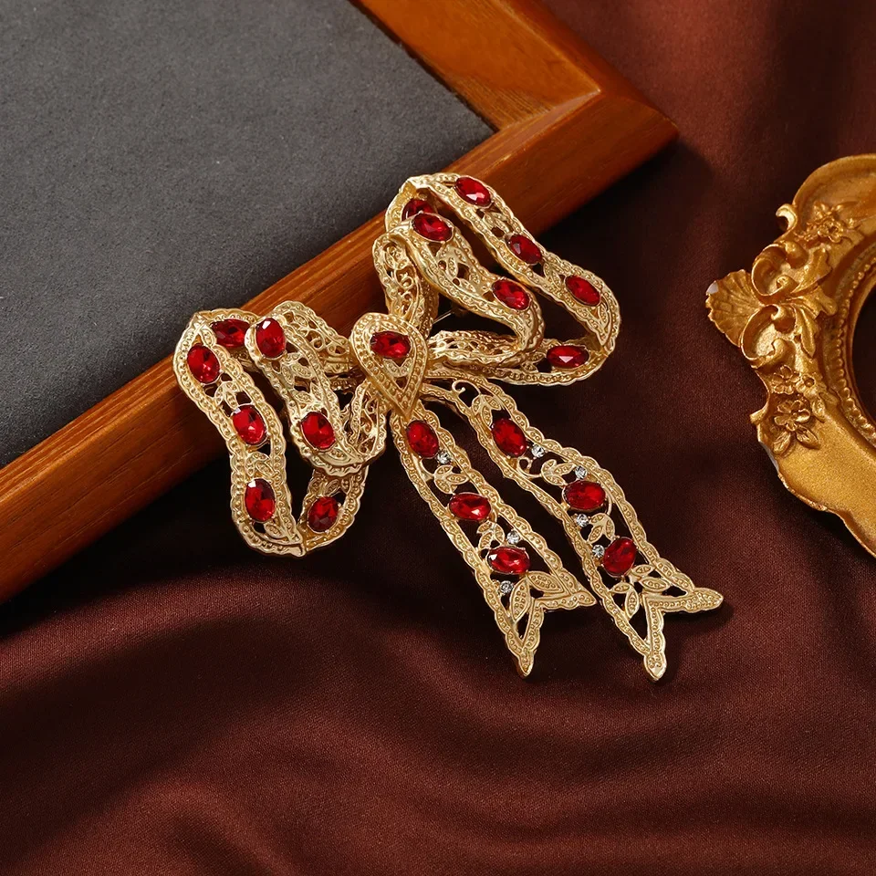 Винтажный Золотой бант из сплава 2 шт. с красной планкой 71*85 мм Значки для женской