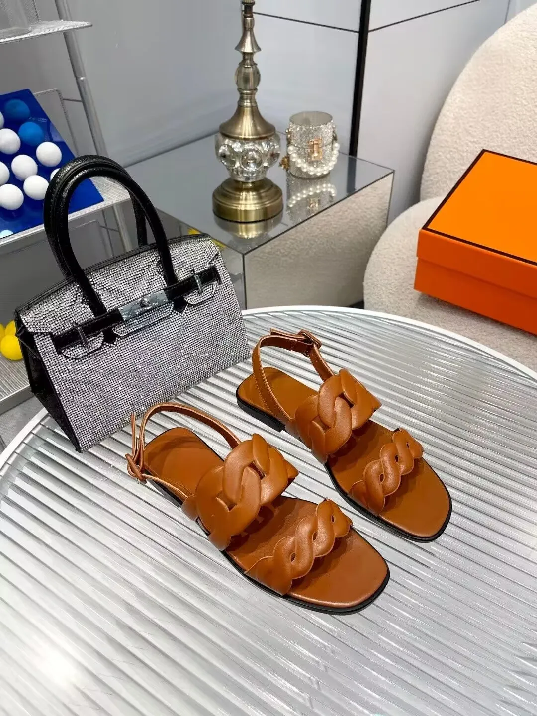 

23 new sandals, flat, classic chain upper, leather thick sole, summer fashion slimming single.
