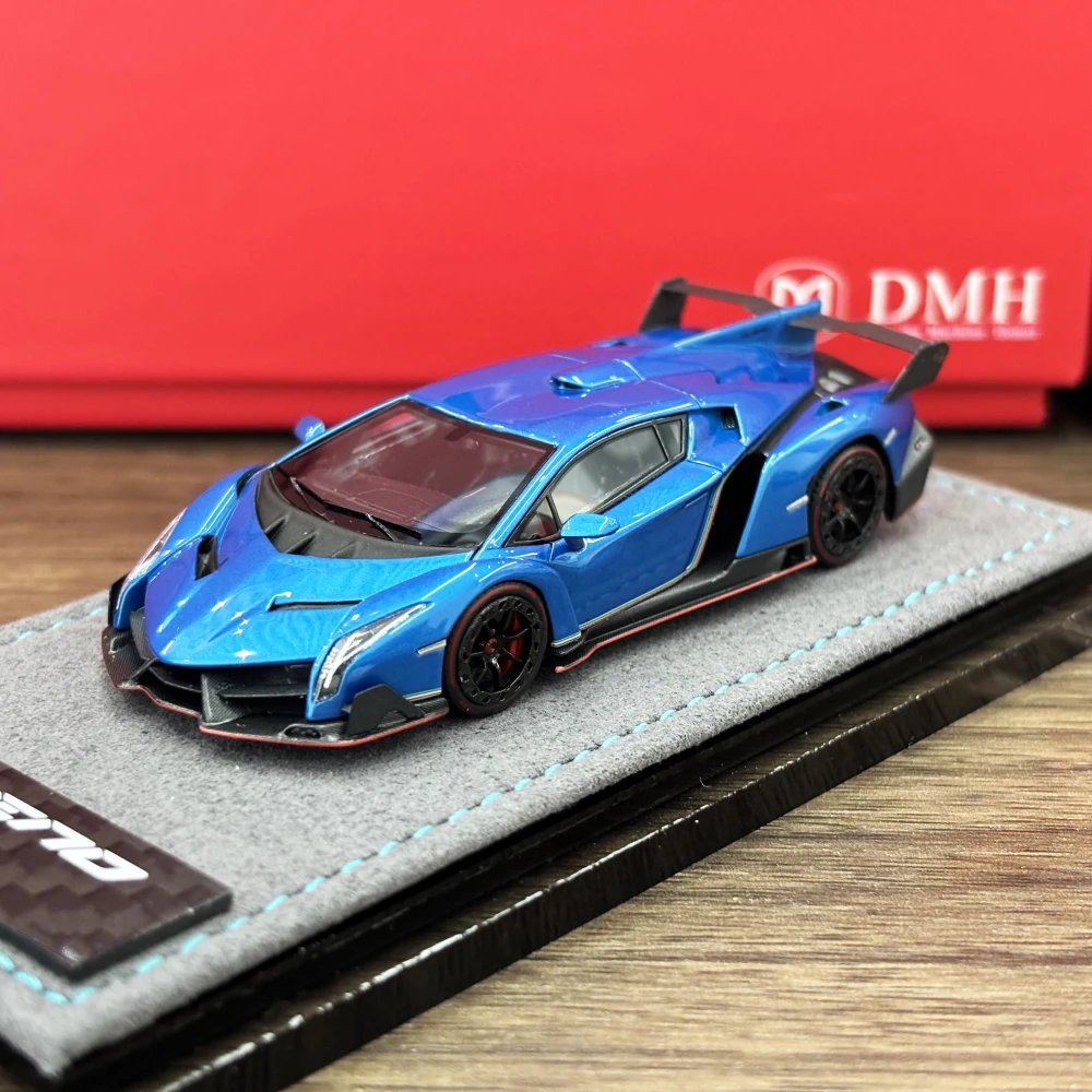 Фото Модель автомобиля из смолы DMH 1:64 Veneno №4