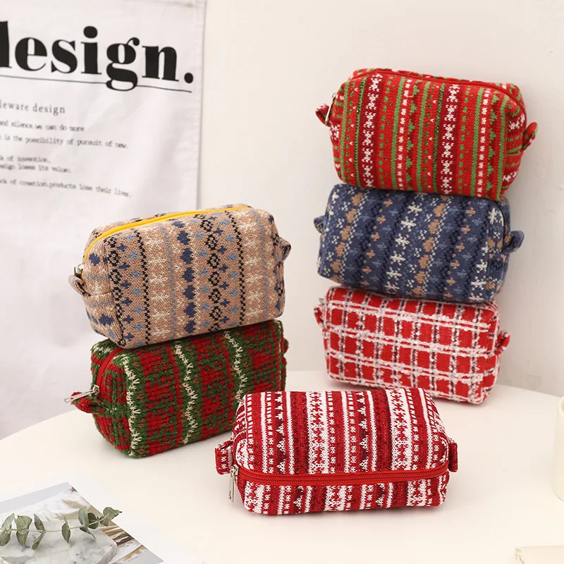 

Retro knitted pencil bag large-capacity storage bag wool pencil bag primary and secondary school students stationery pencil bag