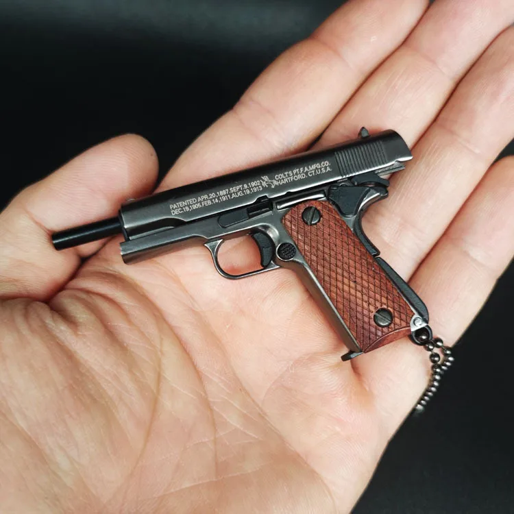 Миниатюрная модель пистолета с деревянной ручкой Colt 1911