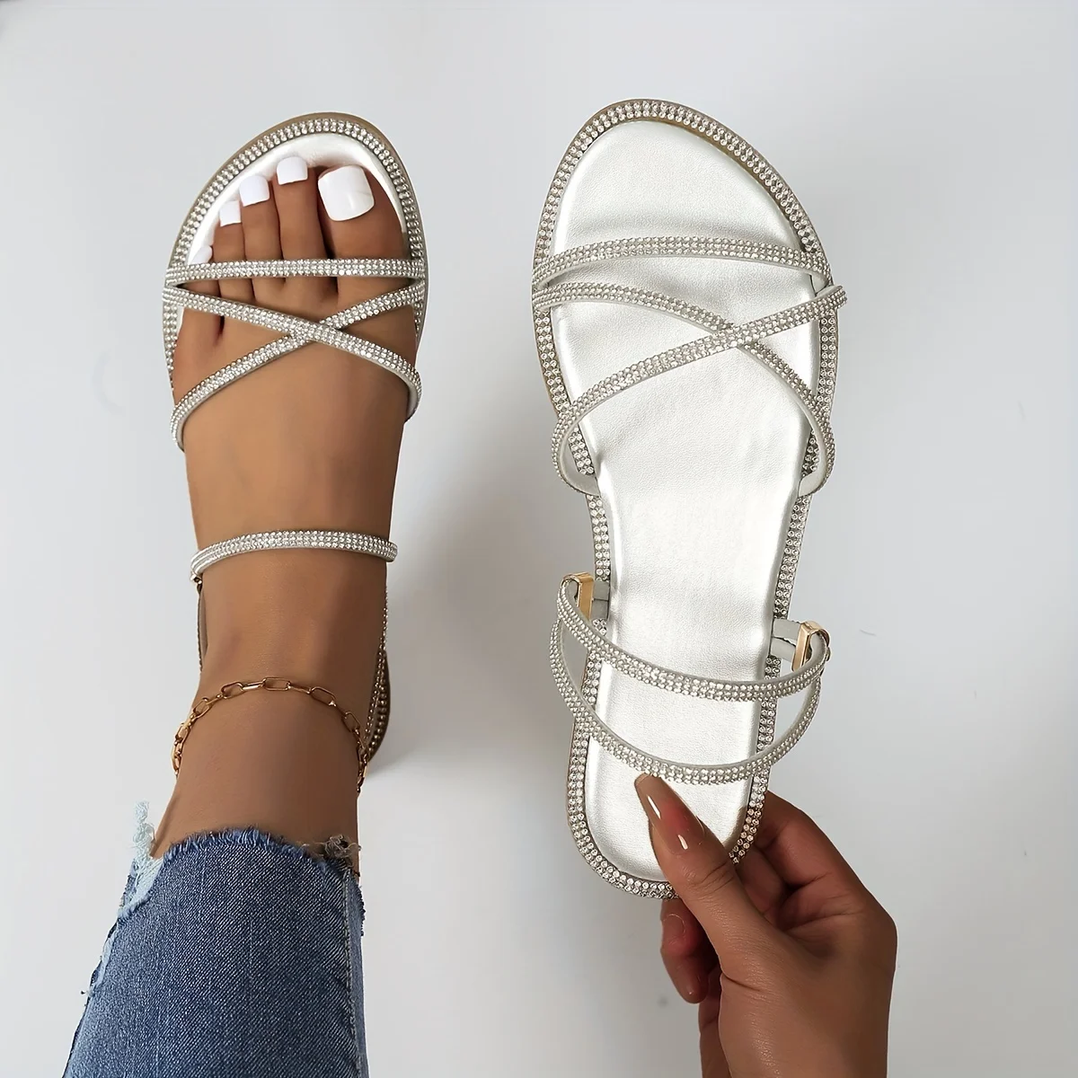 Женские тапочки новинка 2024 летние блестящие модные дизайнерские сандалии на