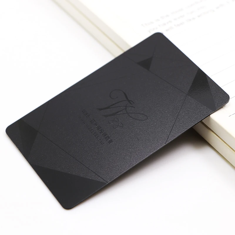 

Пользовательский дизайн, индивидуальная печать, матовые пвх точечные УФ черные пластиковые визитные карточки