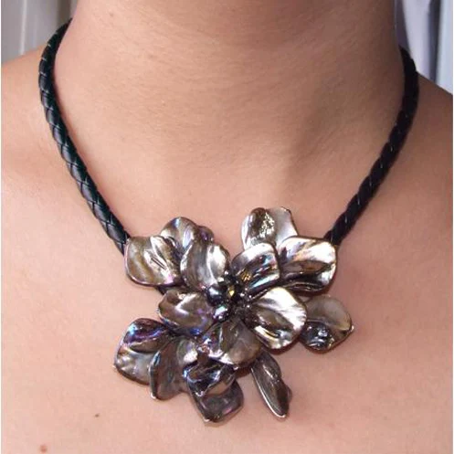 

Favorite Pearl Jewelry,Brown Color Sea Shell Mop Flower Freshwater Pearl Black Rope Necklece,Charming Women Gift