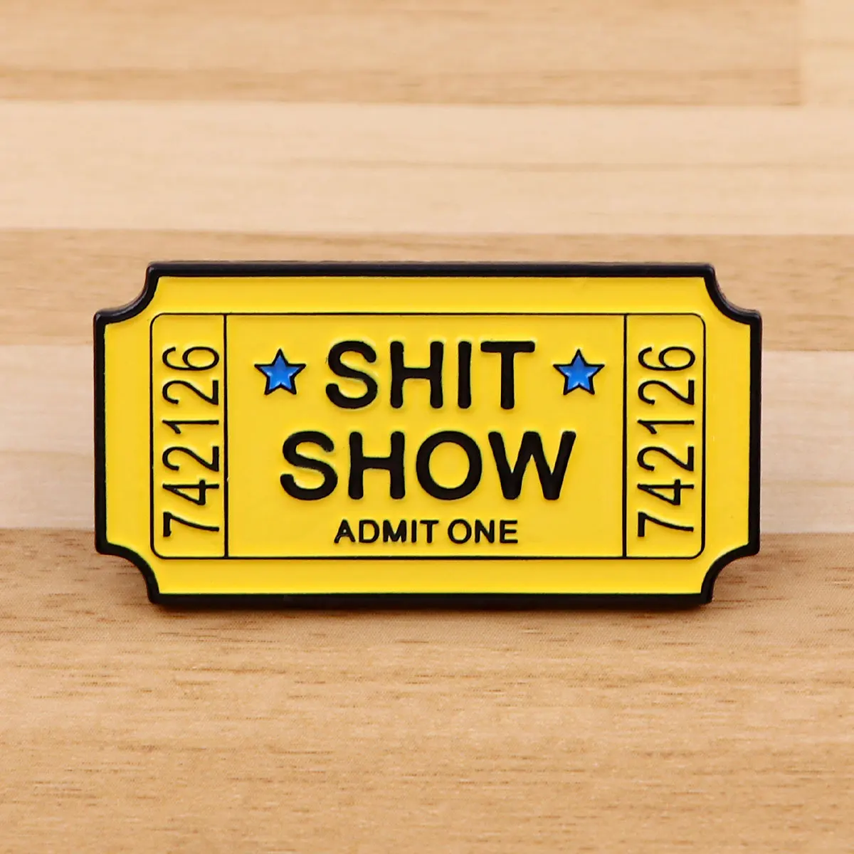 Эмалированная булавка для рюкзака желтая лацкана