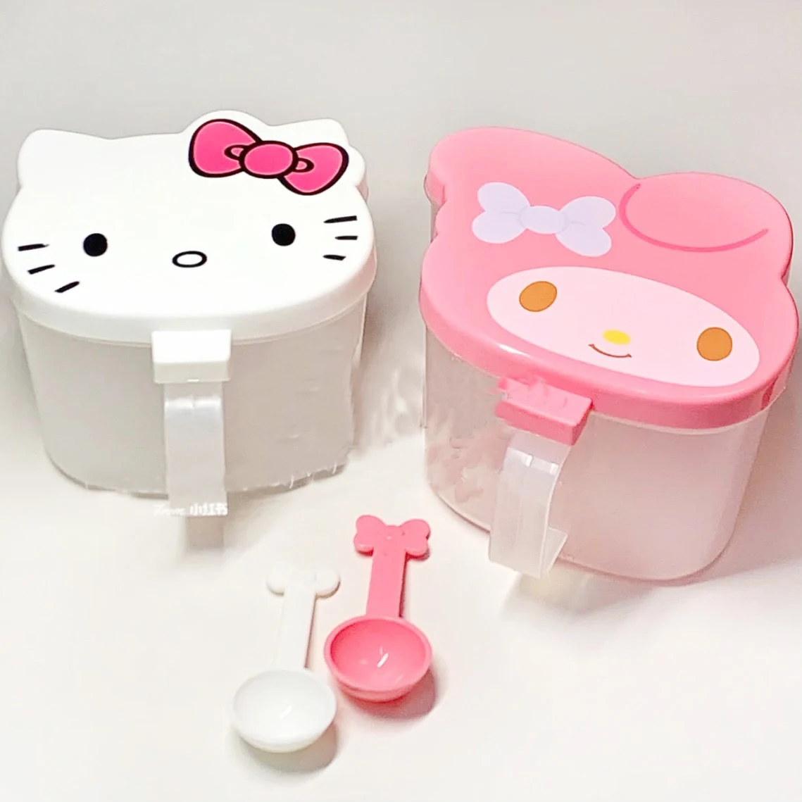 

Sanrioed Kawaii Seasoning Box Kitchen Anime My Melody Hello Kitty Cute Cooking Tools with Spoon Salt Jar Flap Flavor Lovely Gift