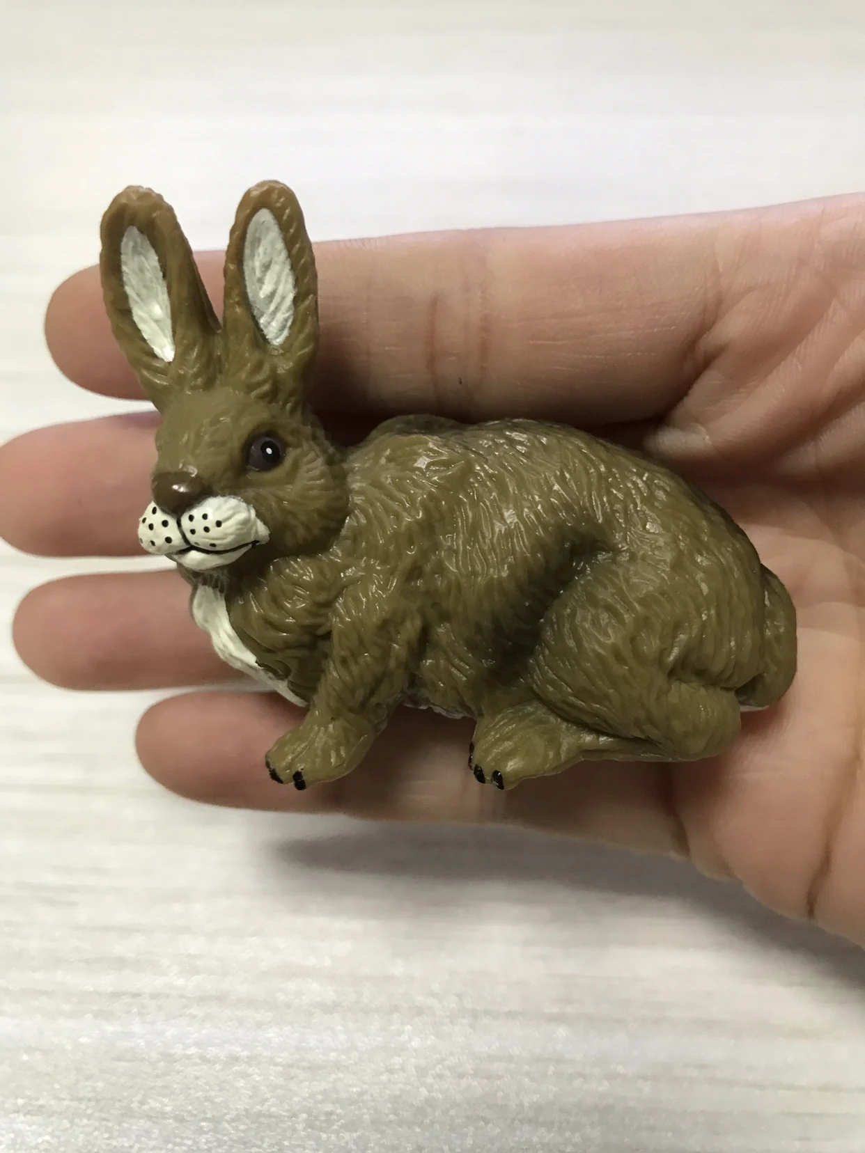 

Модель игрушечного кролика из ПВХ