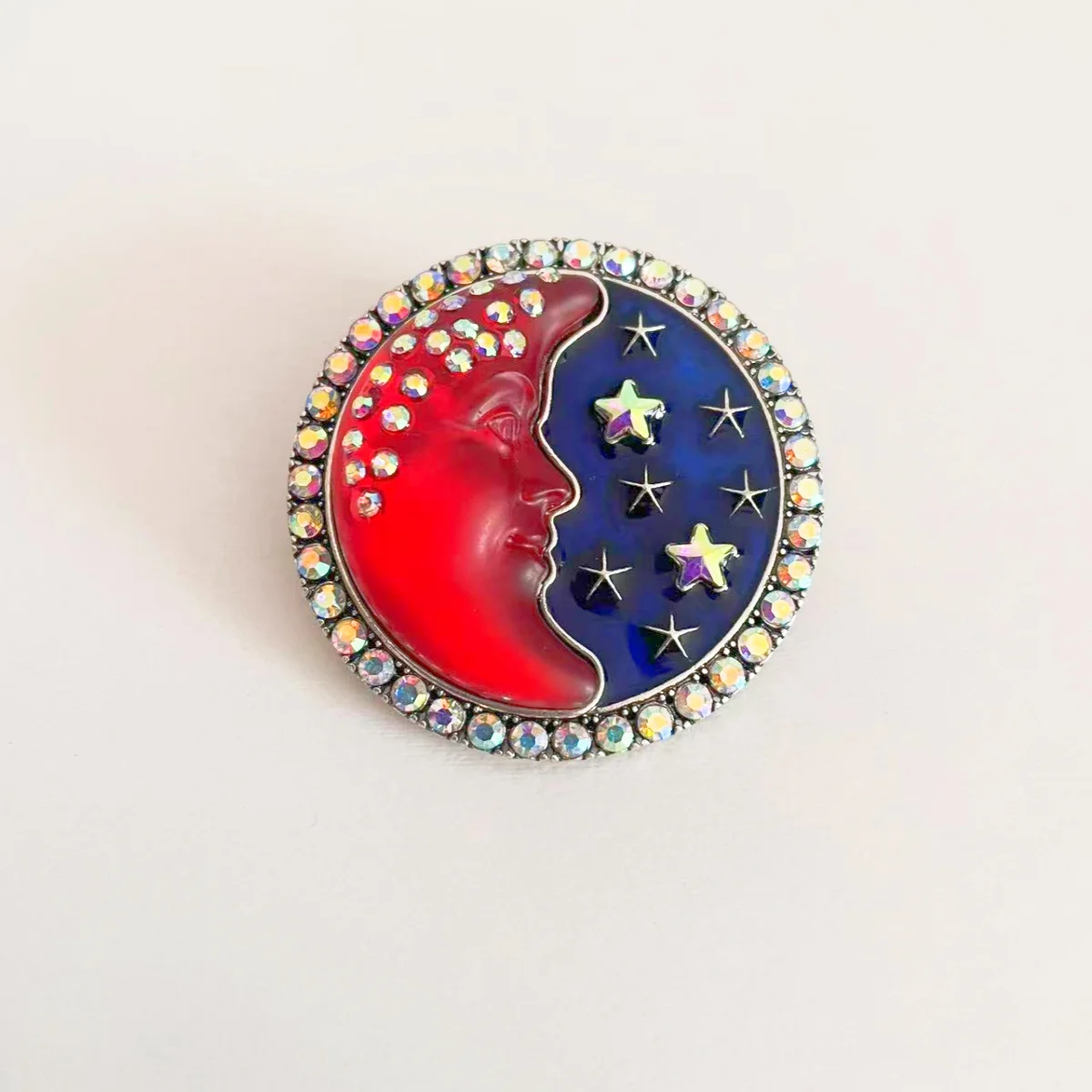 МОДНЫЕ ЮВЕЛИРНЫЕ ИЗДЕЛИЯ MITTO И ВЫСОКОЕ АКСЕССУАРЫ НА СТРАЗЫ МЕЖДУ ЛИЦА ЗВЕЗДЫ