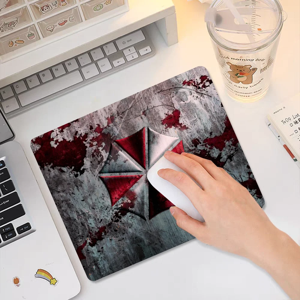 Umbrella Corporation Resident Evil Game Mousepad Small LockEdge Mouse Pad For Gamers Computer Desk Rectangular Anti-slip