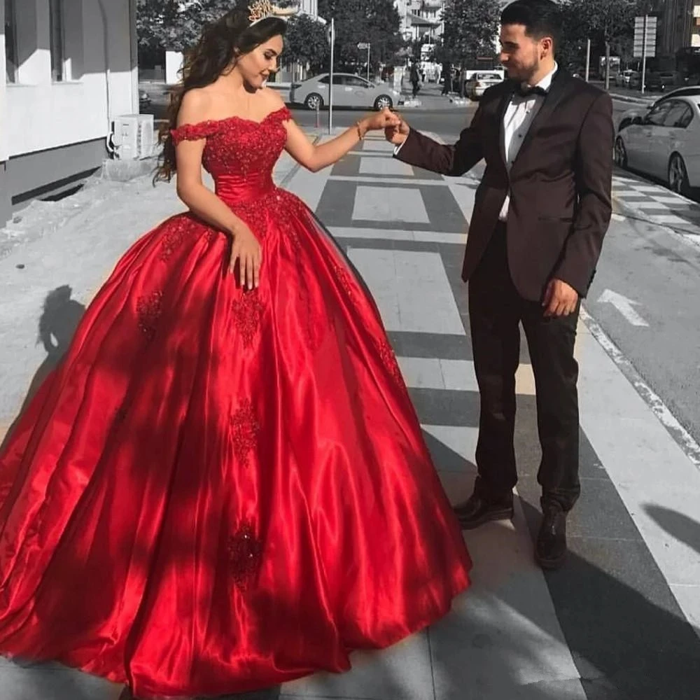 

Appliques Ball Gown Quinceanera Dresses Vestidos De 15 Anos Sexy Sparkly Beaded Satin Debutante Party Gowns