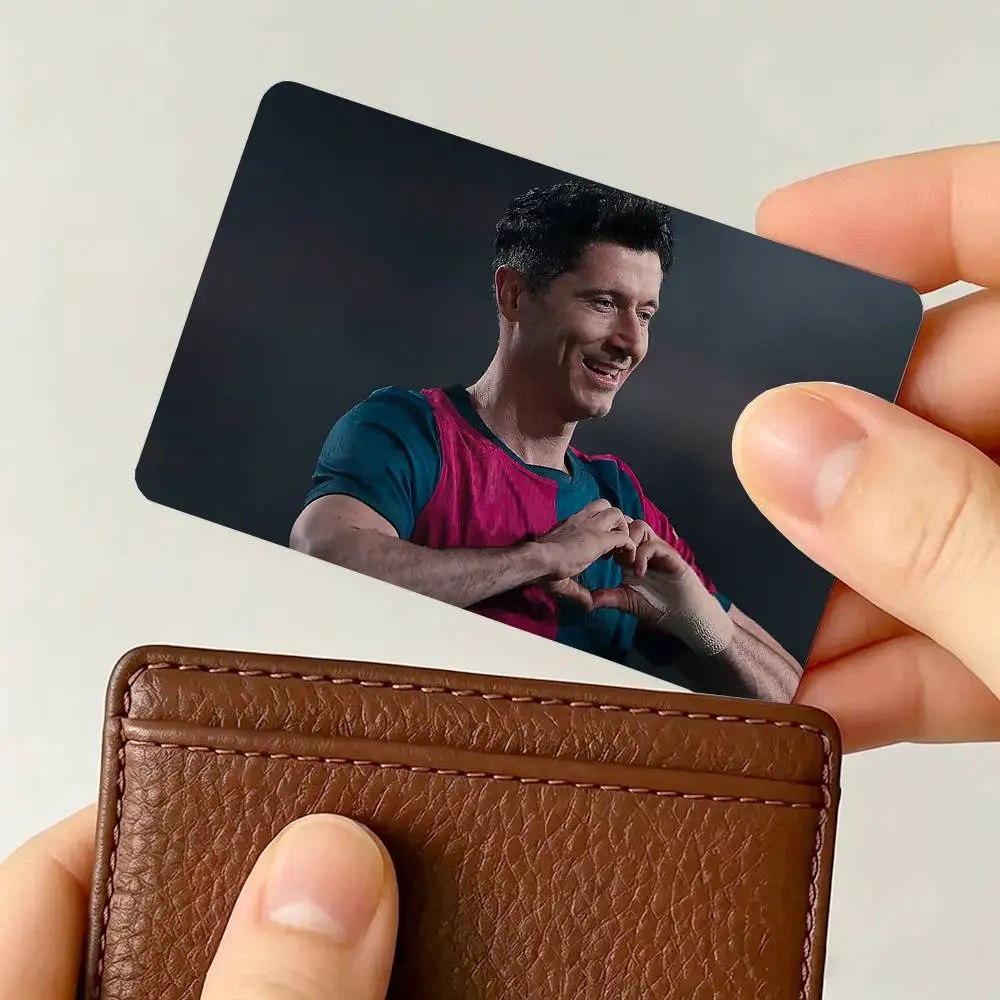 Фото Защитные водонепроницаемые наклейки R-Robert L-Lewandowski RL HD для кредитных, банковских и игровых карт №4