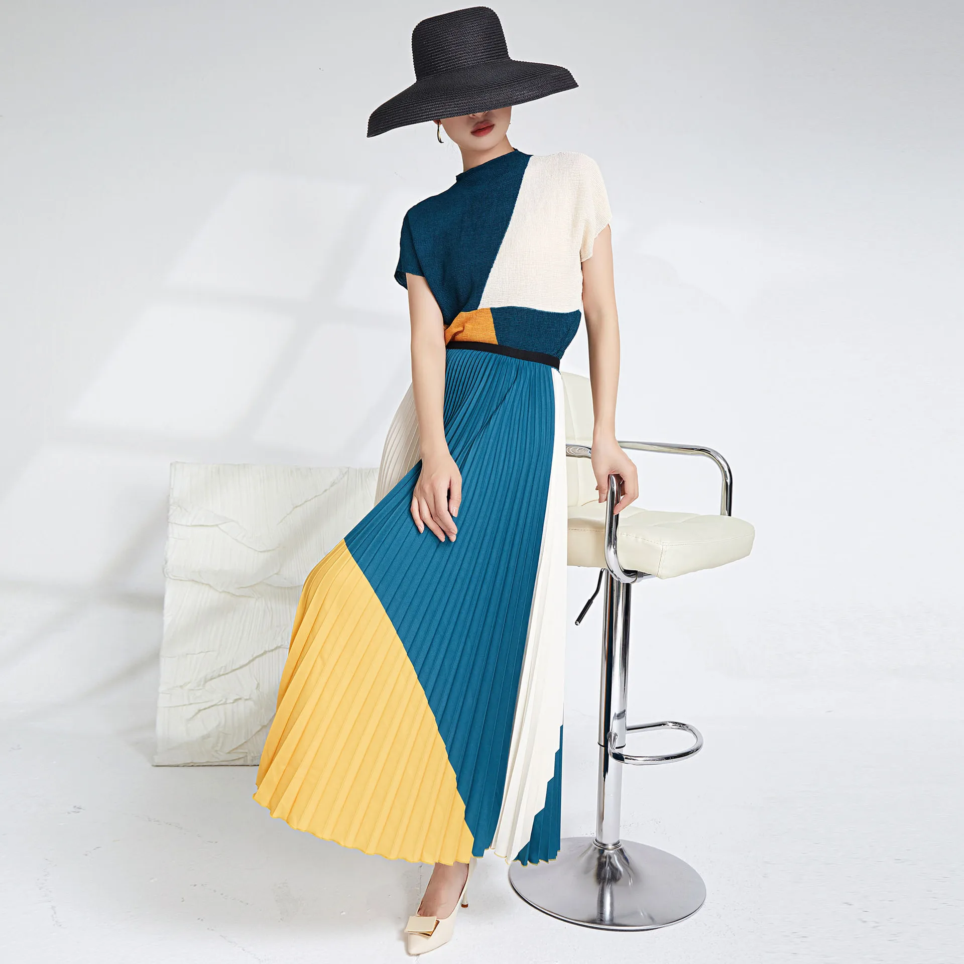 Summer 2023 new women's temperament suit pleated two-piece set Japanese short-sleeved T-shirt top fashion skirt