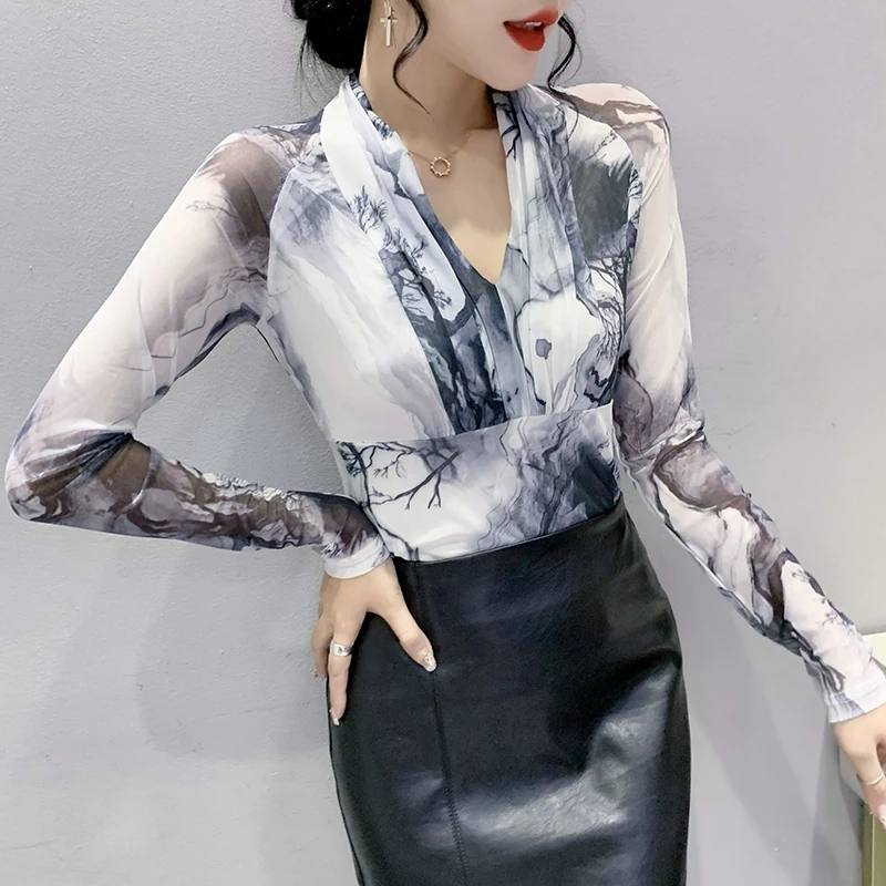 

Осенне-зимняя европейская одежда, сетчатая тонкая футболка, модные сексуальные женские топы с V-образным вырезом и драпированным принтом, рубашка с длинным рукавом, футболки 9384