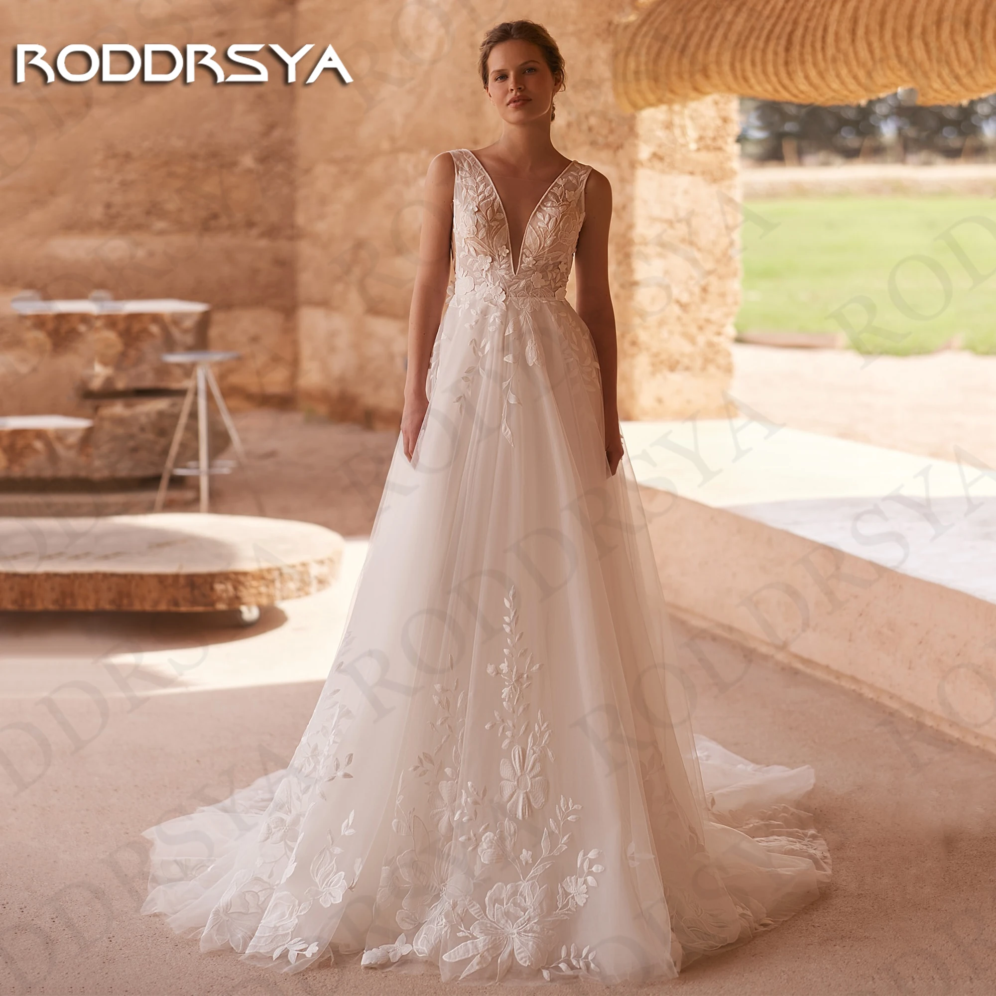 Фото Очаровательное женское платье RODDRSYA с V-образным вырезом, роскошная кружевная аппликация, ТРАПЕЦИЕВИДНОЕ свадебное платье без рукавов, индивидуальная Мода Очаровательное свадебное платье в богемном стиле Роскошные к №1
