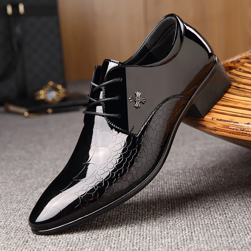 

Oxford shoes for men luxury patent leather wedding shoes office slip on men work shoe New Pointed Toe derbies sapatos masculinos