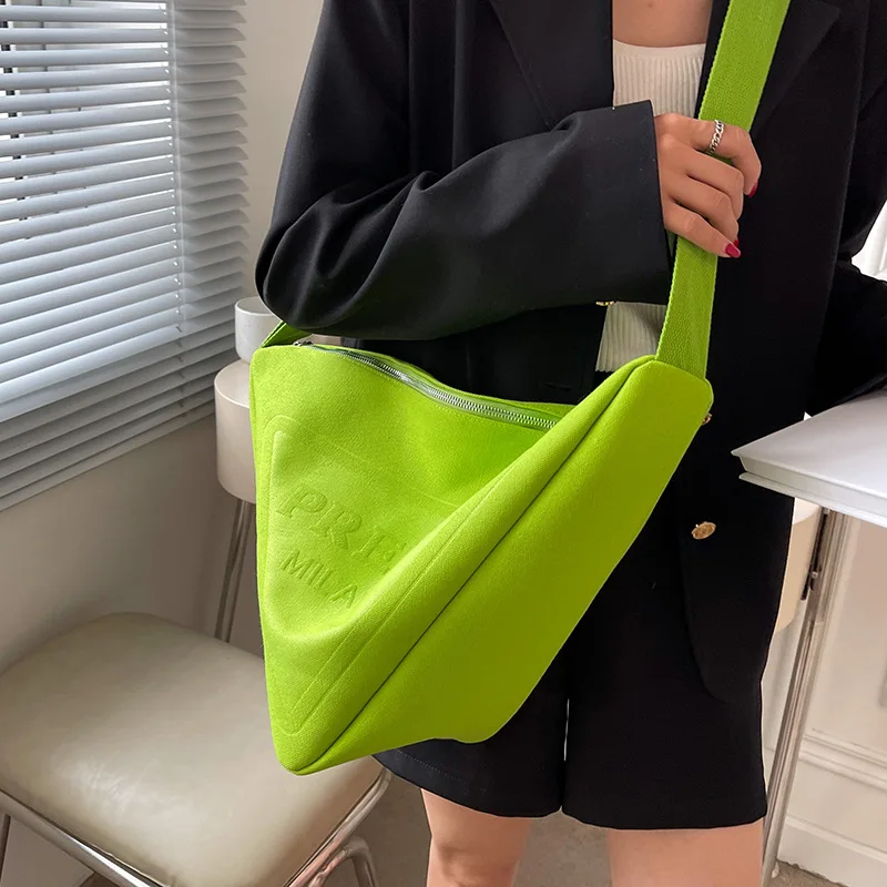 

2022New Ladies Candy Color Versatile Canvas Messenger Bag High Quality Net Red Large Capacity Messenger Bag Fashion Triangle Bag