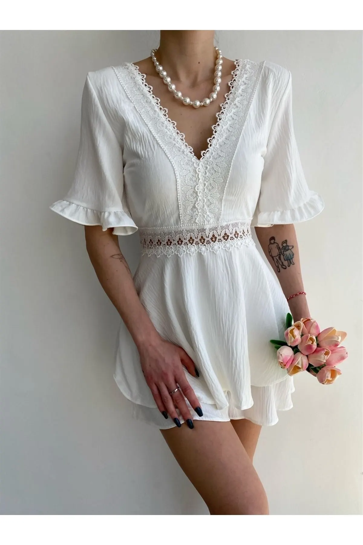 

Женский Короткий комбинезон из гипюровой ткани без рукавов