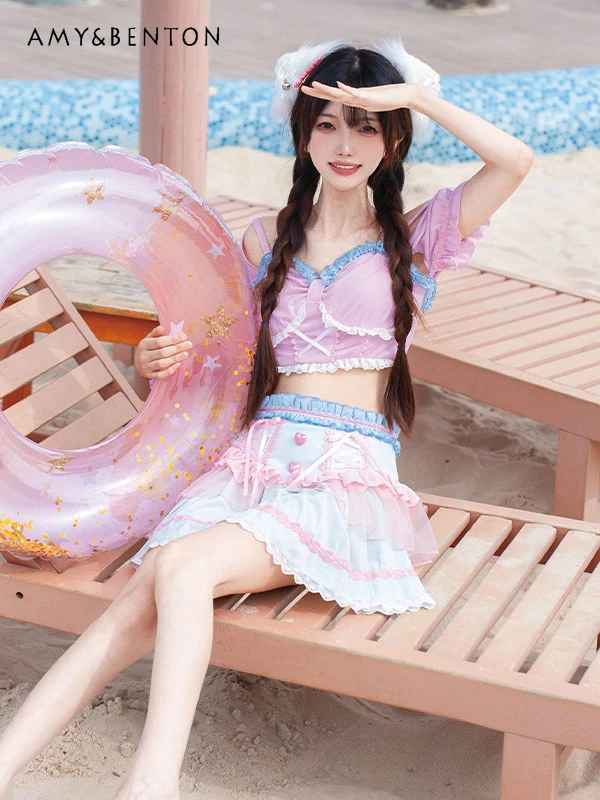 Женский купальник с коротким рукавом топом и мини-юбкой