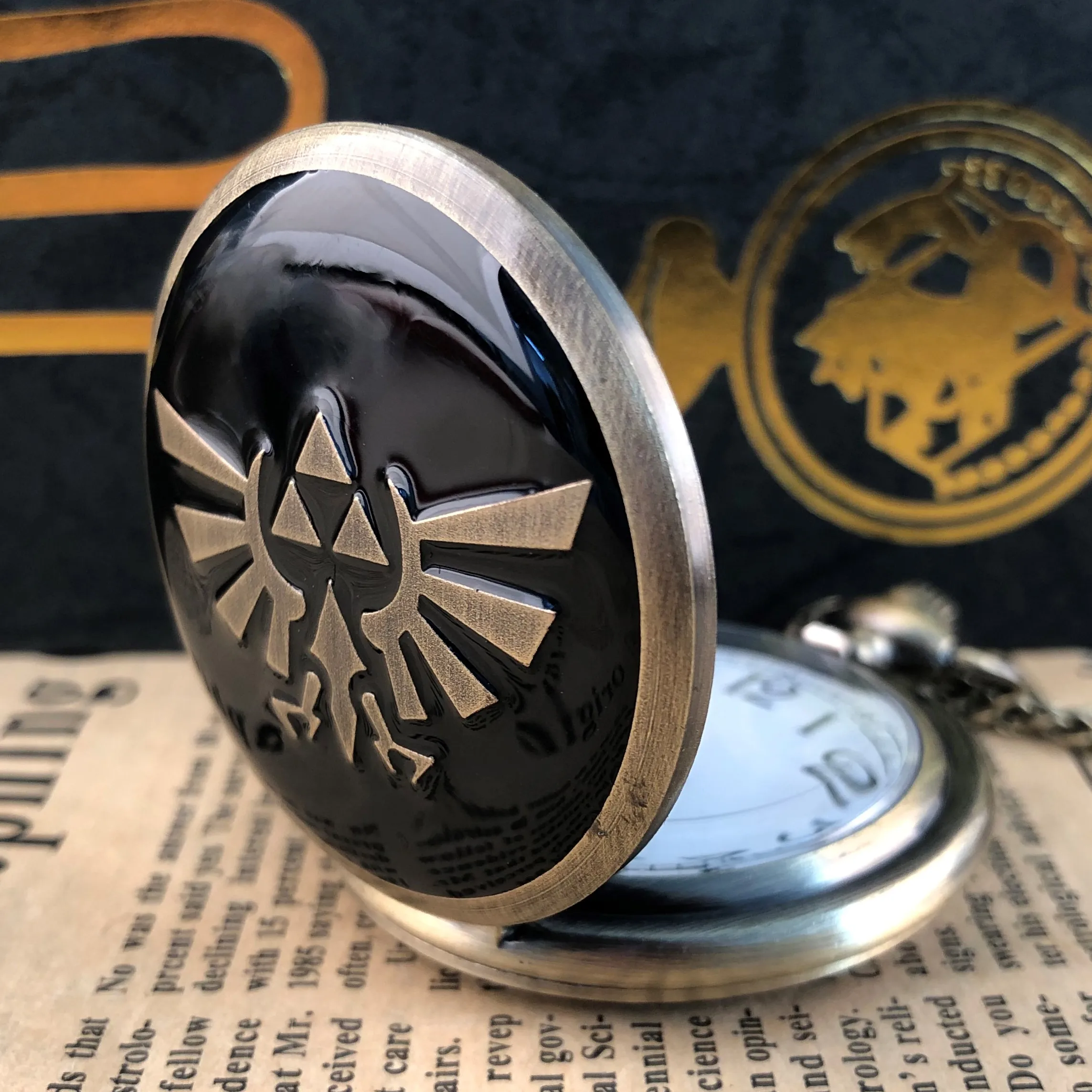 Рисунок 4 - Классические кварцевые карманные часы с логотипом орла