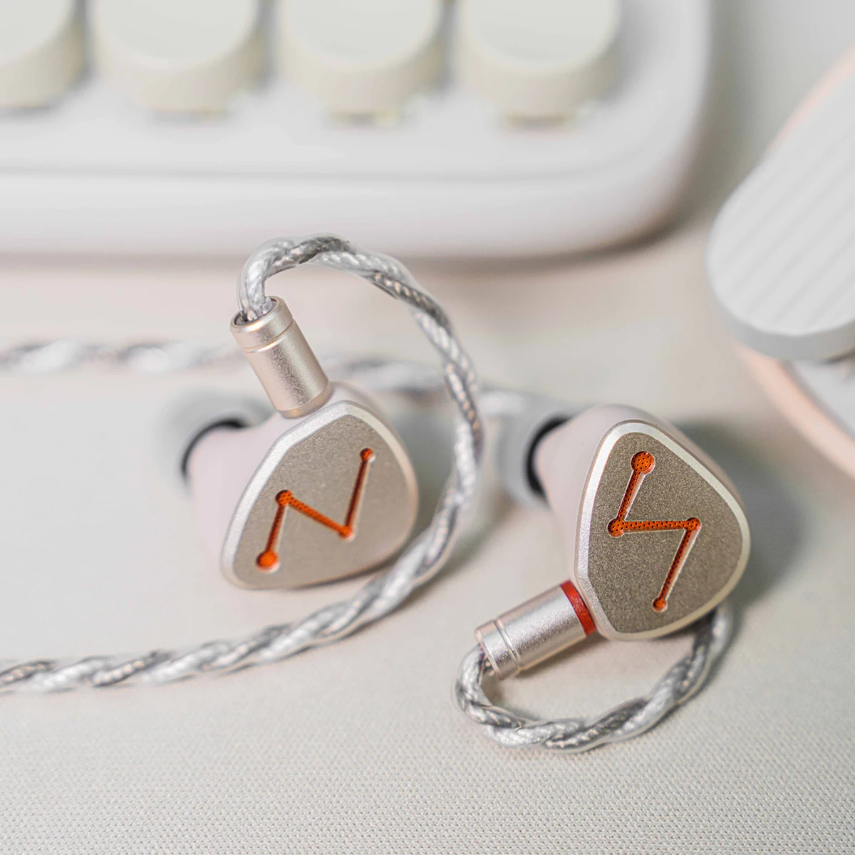 

LETSHUOER DZ4 3D печать HIFI гарнитура 3DD + 1PR наушники музыка игровой Мониторинг наушники с 216 ядер посеребренный медный кабель