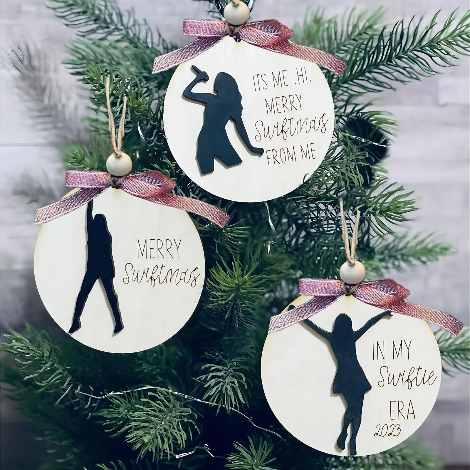 

Wooden Hanging Ornament Christmas Tree Decorations Round Figure Christmas Gift Taylor Swift Vocal Concert Decorations Goods
