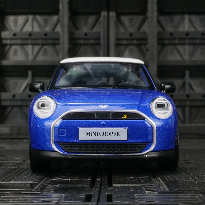 Фото Модель автомобиля BMW Mini New Energy из сплава, масштаб 1:28, с открывающимися дверями, звуковыми и световыми эффектами, коллекционный сувенир, подарок №1
