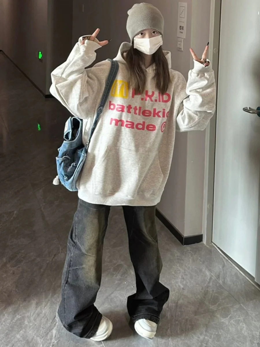 Серый свитер с капюшоном и надписью для женщин