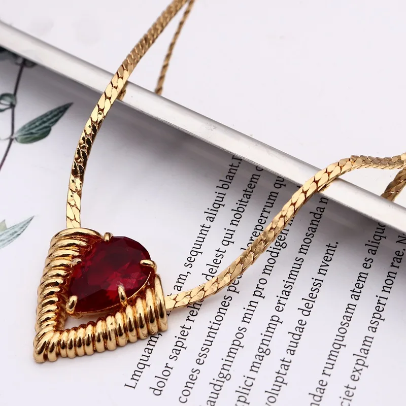 

Vintage Ruby Stone Electroplated Real Gold Necklace Fashionable Elegant Short Rhinestone Women's Necklace