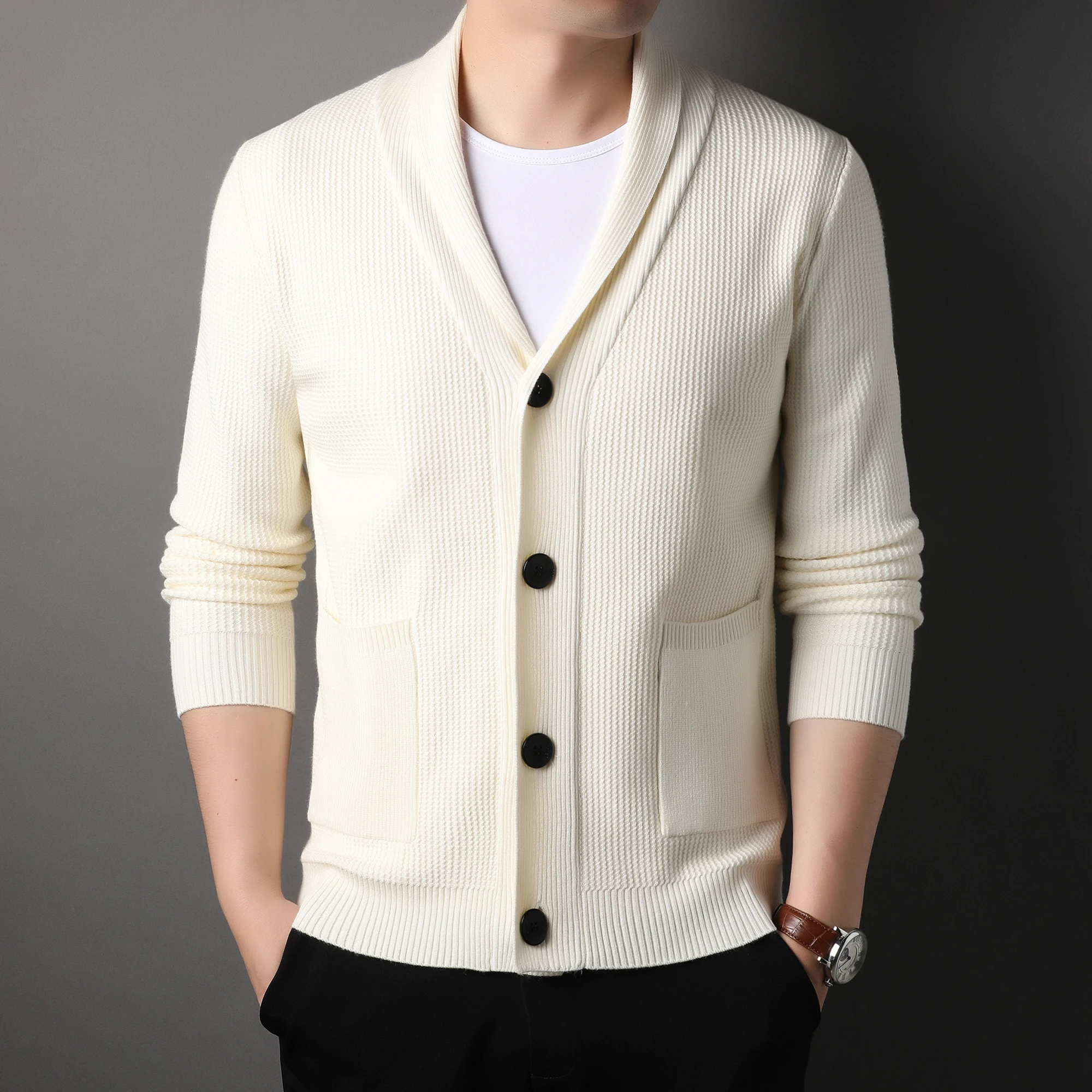 

Очень красивый кардиган с отворотом утепленный теплый модный качественный вязаный корейский Повседневный зимний пальто версии свитер для ...