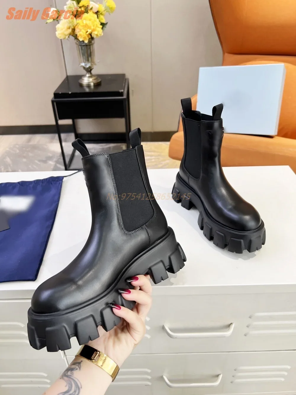 Однотонные кожаные ботинки без шнуровки розовые весенние женские увеличивающие