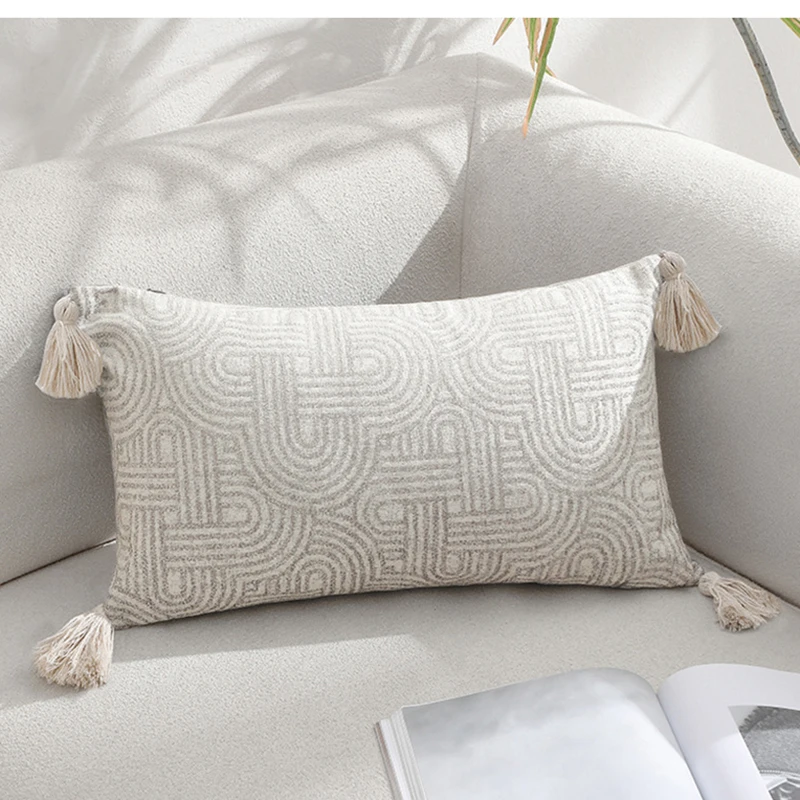 

Наволочка декоративная с кисточками бежевого цвета из хлопка и полиэстера