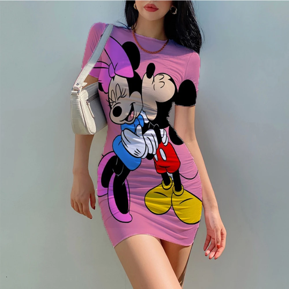 Мини-платье женское короткое с коротким рукавом и бедрами |