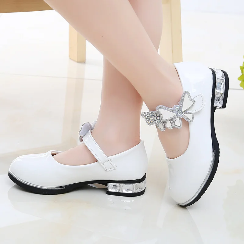 

Girls Leather Shoes 2023 Spring Summer PU Patent Leather Kids Dress Shoes High Heels Butterfly-knot Dress Shoes for Wedding Chic