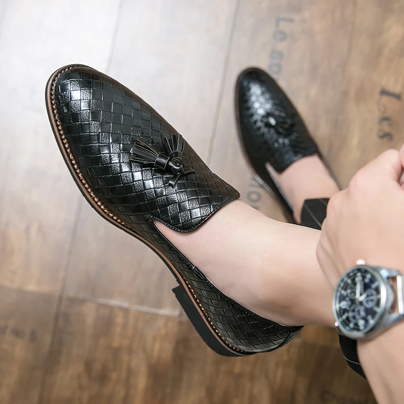 

New Trend Large Size 38-46 Tassel Plaid Men New Loafers Weaving Comfortable Soft Mens Leisure Leather ShoesSlip on Loafer Shoes