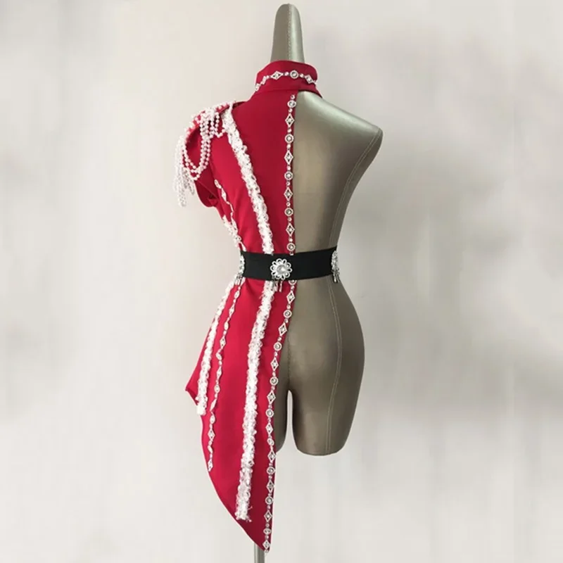 Рисунок 3 - Женский сценический костюм в стиле пэчворк