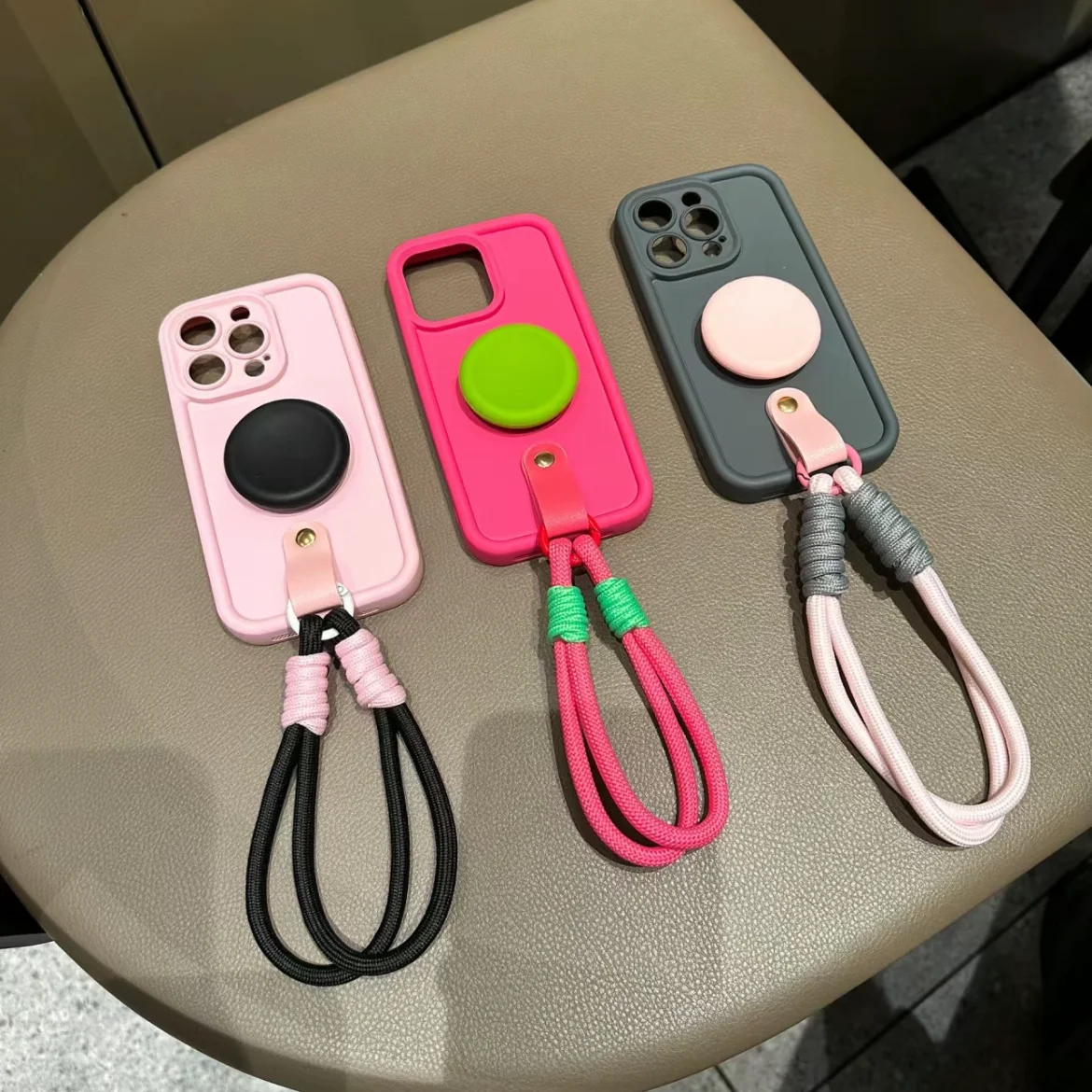 Ремешок на запястье подставка держатель для телефона силиконовый чехол Iphone 15 14 13