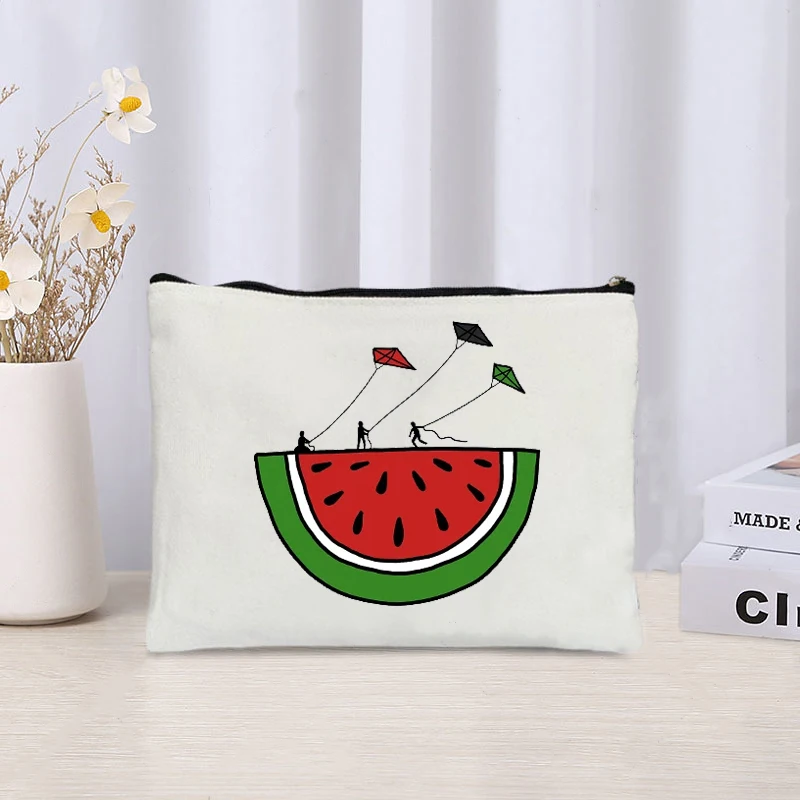 Холщовая сумка с пародией и рисунком арбуза это не косметичка арбузом Магритта