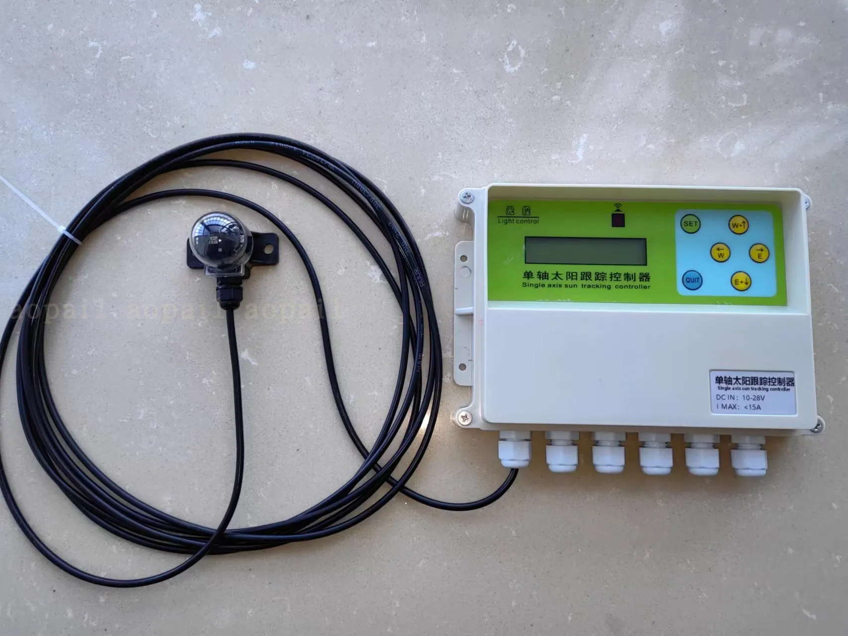 Single Axis Sun Tracking Controller Inclined Single Axis Column Rotating Single Axis Solar Panel Tracks the Sun