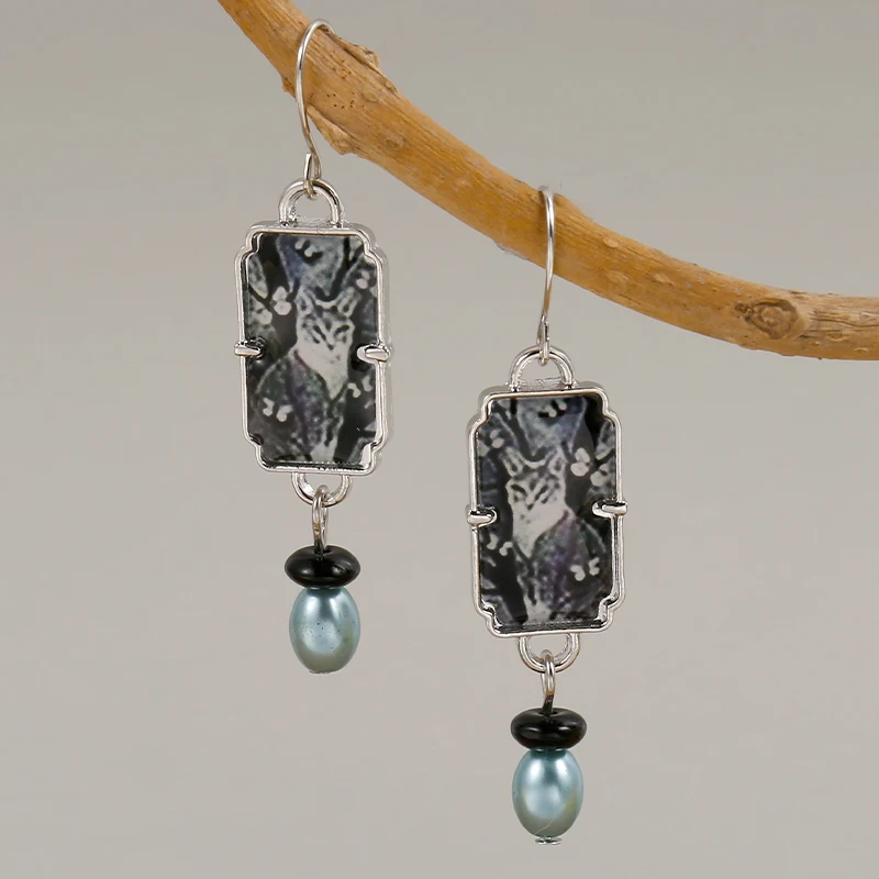 

New Cat Image Women's Earrings Spliced with Pearl Pendant