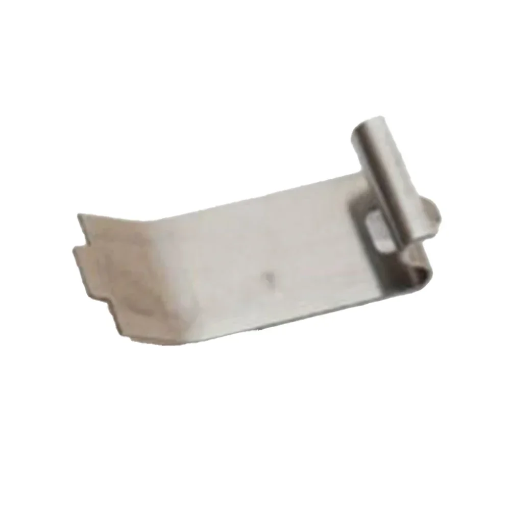 

1 шт. автомобильный топливный наполнитель, лепестковая пружина 7H0809932 для транспортера T5, серебристая металлическая лепестковая пружина, автомобильные аксессуары