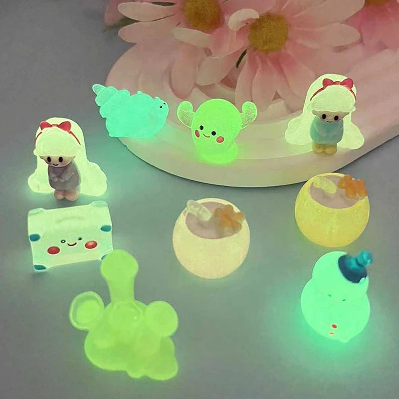 

3Pcs Luminous Cartoon Mini Resin Snail Cactus Castle Coconut Luggage Girl Snowman Ornaments Car Home Decoration Accessories