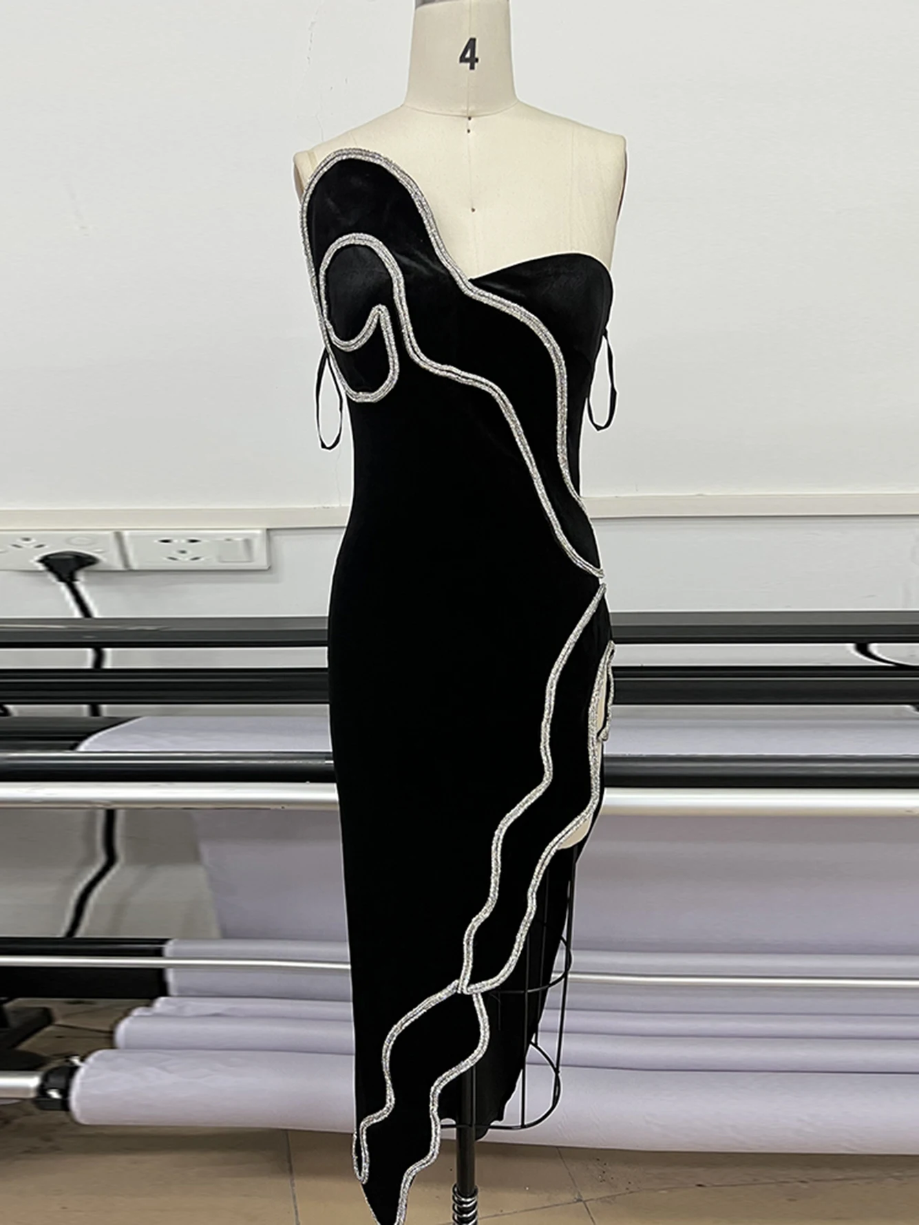 Женское длинное платье без бретелек, элегантное асимметричное платье с высоким разрезом и оборками, коктейльное платье знаменитости для торжественных случаев Женское длинное платье без бретелек, элегантное асимметричное платье с высоким разрезом и оборками, коктейльное платье знаменитости для торжественных случаев