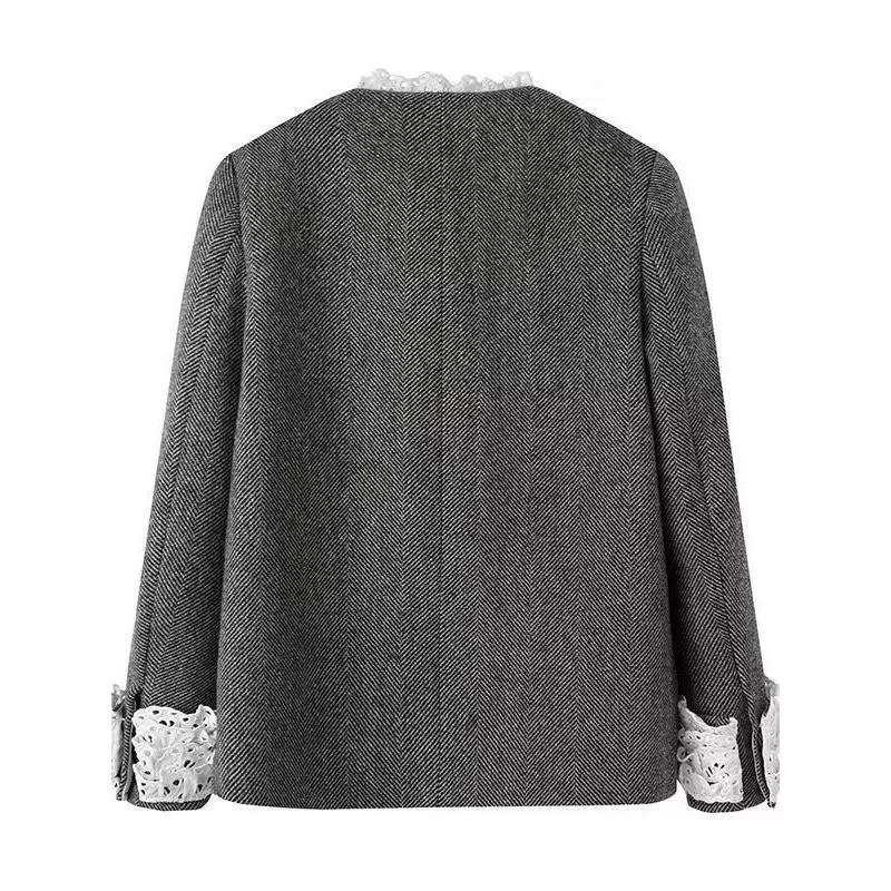 Рисунок 6 - Женское шерстяное пальто с бисером Ssmall