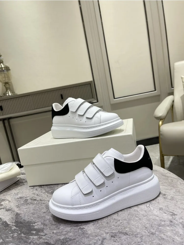 

2023 Spring Luxury Shoes Fashion A Brand White Shoes Leather High Quality Thick-soled All-match Couple Shoes Men Sneaker
