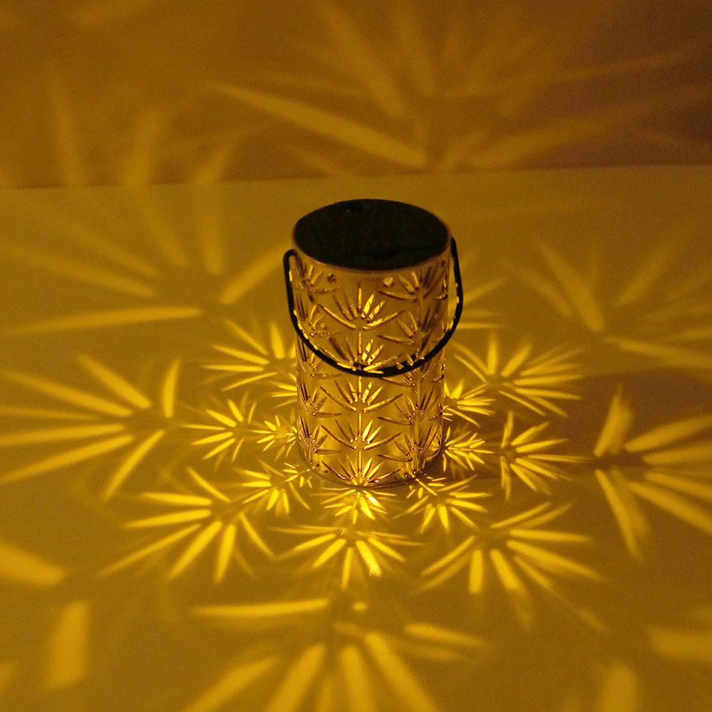 

Outdoor Hanging Garden Light Leaf/Snowflake Pattern Outdoor LED Hanging Lamps Hollow Lantern Projection Garden Decor